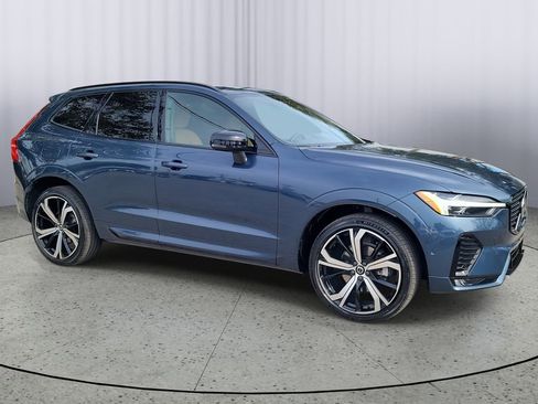 Used 2023 Volvo XC60 B5 Ultimate w/ Protection Package Premier image 2