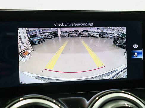 Used 2022 Mercedes-Benz GLB 250 4MATIC image 23