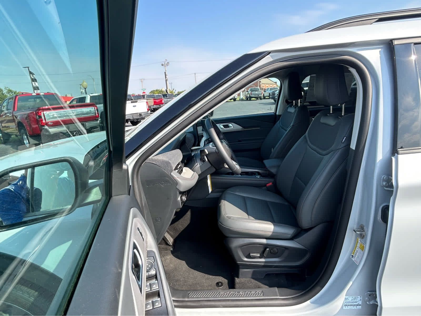 New 2026 Ford Explorer Active w/ Active Comfort Package AWD/4WD image 13
