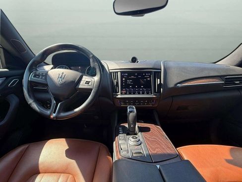 Certified 2023 Maserati Levante GT image 33