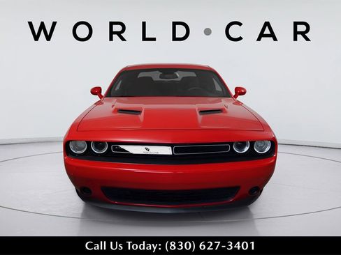 Used 2016 Dodge Challenger SXT image 2