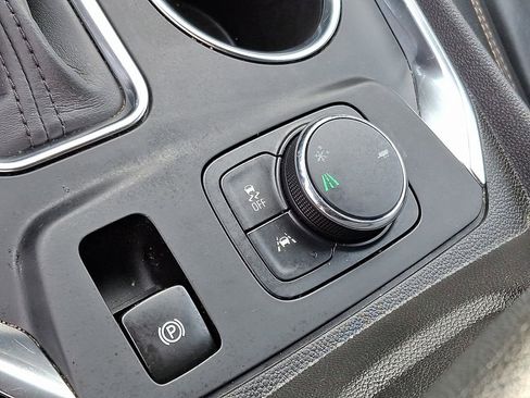 Used 2021 Chevrolet Traverse RS image 28