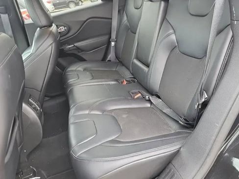 Used 2021 Jeep Cherokee Latitude Plus AWD/4WD image 11