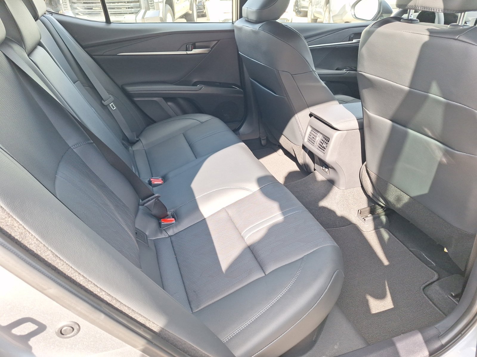 Used 2025 Toyota Camry XSE FWD image 30