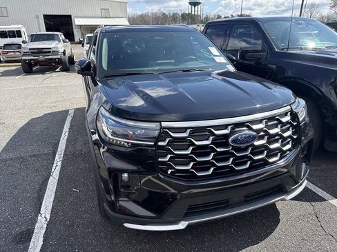 Used 2025 Ford Explorer Platinum w/ Ultimate Package image 2