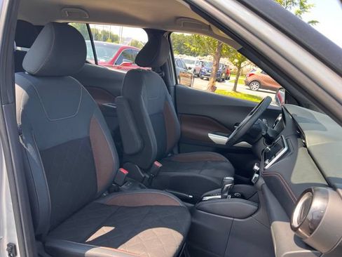 Used 2020 Nissan Kicks SR FWD image 25