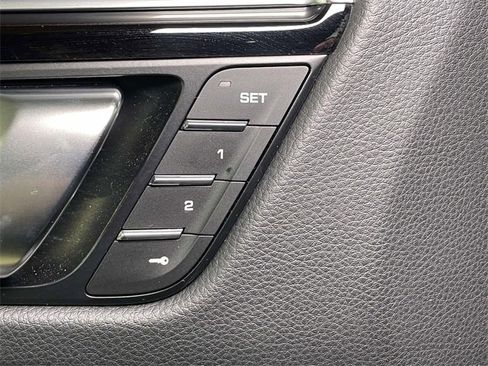 Used 2024 Porsche Macan image 39