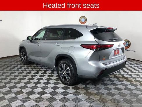 Used 2023 Toyota Highlander XLE AWD/4WD image 19