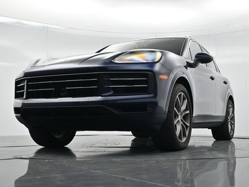 Certified 2024 Porsche Cayenne AWD/4WD image 23