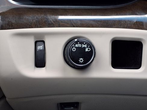 Used 2019 Cadillac Escalade ESV Premium Luxury image 24