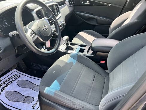 Used 2019 Kia Sorento LX image 31