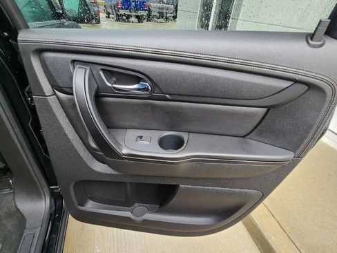 Used 2016 Chevrolet Traverse LT w/ Style and Technology Package FWD image 18