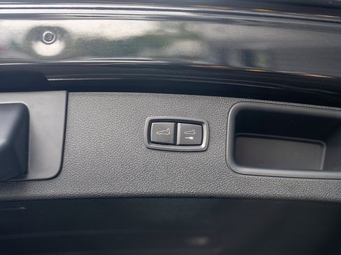 Certified 2023 Porsche Macan AWD/4WD image 23