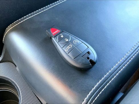 Used 2014 Dodge Challenger R/T image 15