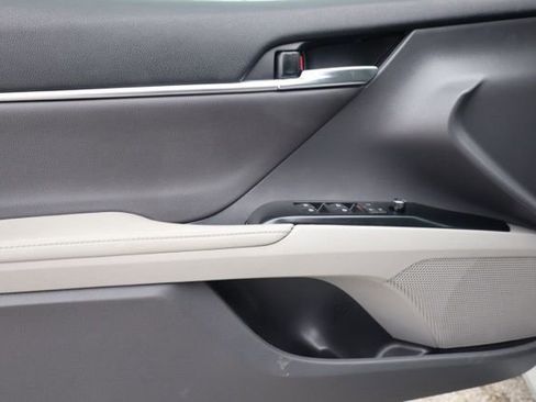 Used 2020 Toyota Camry XLE image 22