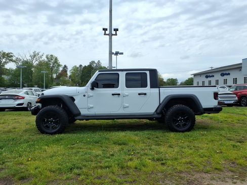 Used 2023 Jeep Gladiator Mojave w/ Cold Weather Group AWD/4WD image 12
