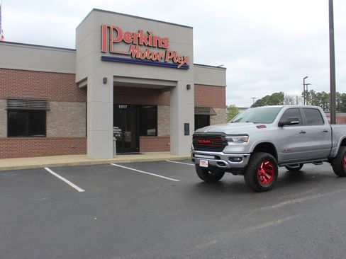 Used 2019 RAM 1500 Laramie w/ Off Road Group image 36