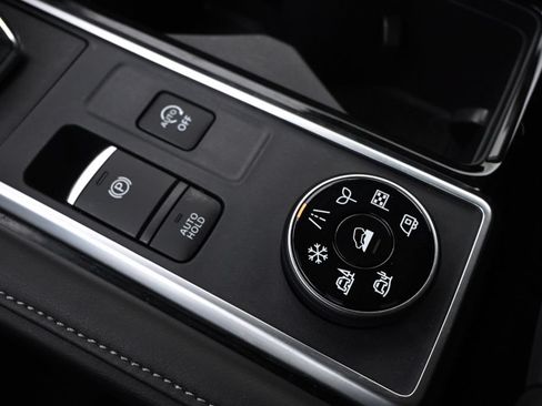 Used 2024 Nissan Pathfinder SL AWD/4WD image 34