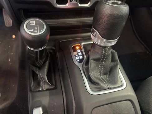 Used 2025 Jeep Wrangler Unlimited Sahara AWD/4WD image 33
