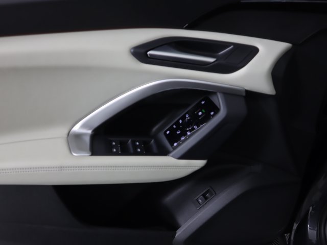 Certified 2025 Audi Q5 Premium w/ Convenience Package AWD/4WD image 11