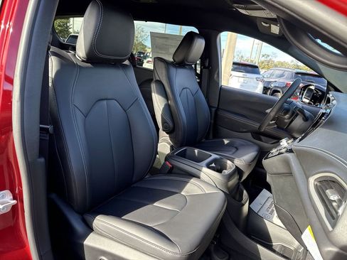 New 2026 Chrysler Pacifica Select image 27