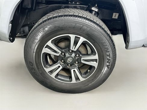 Used 2019 Toyota Tacoma SR5 image 11
