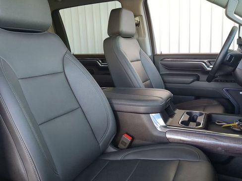 Used 2024 Chevrolet Silverado 2500 LTZ w/ LTZ Convenience Package image 8