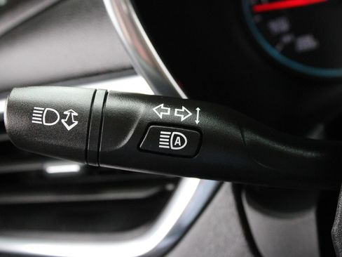 Used 2019 Chevrolet Equinox LT w/ Driver Convenience Package FWD image 31