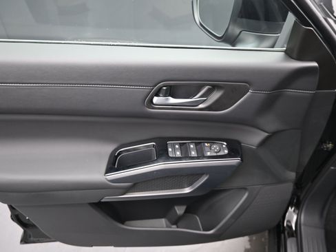 New 2026 Nissan Pathfinder SL FWD image 11