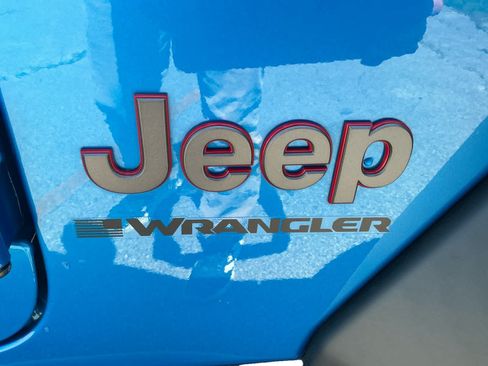 Used 2024 Jeep Wrangler Unlimited Rubicon w/ Convenience Group AWD/4WD image 19