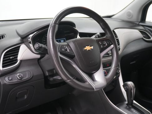 Used 2021 Chevrolet Trax LT w/ LT Convenience Package AWD/4WD image 10