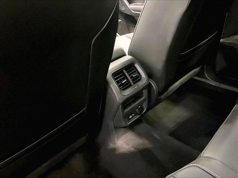 Used 2023 Volkswagen Tiguan SE R-Line image 24