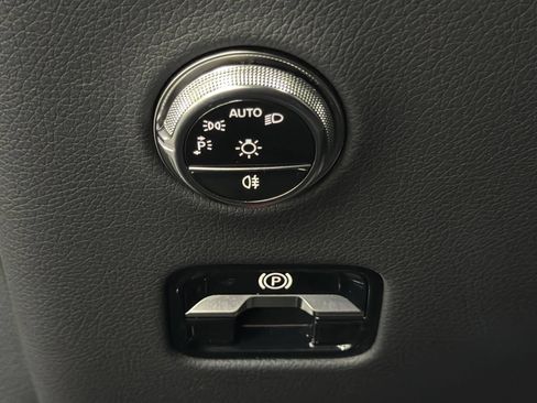 Certified 2025 Mercedes-Benz GLC 350e 4MATIC image 31