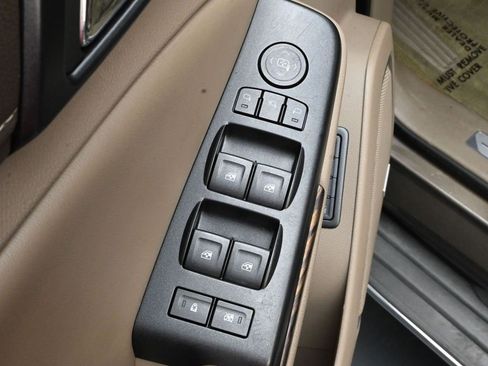 Used 2015 GMC Yukon SLT w/ Open Road Package image 31
