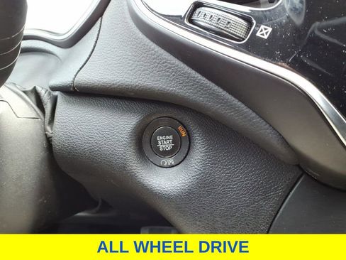 Used 2019 Jeep Cherokee Limited image 21