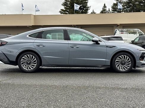 Used 2025 Hyundai Sonata SEL image 3