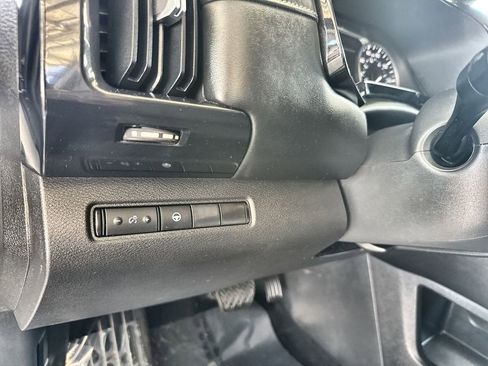 Used 2022 Nissan Pathfinder SV AWD/4WD image 9