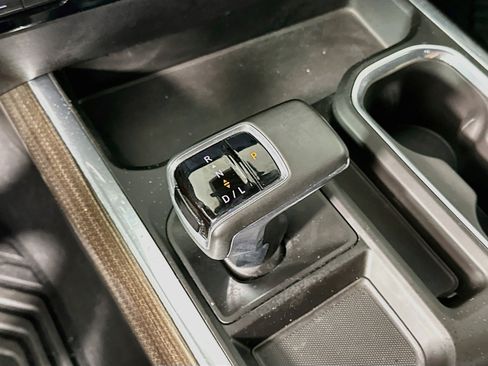 Used 2025 Chevrolet Silverado 1500 LT AWD/4WD image 24