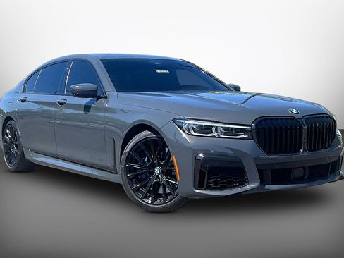 Used 2022 BMW 750i xDrive w/ Autobahn Package AWD/4WD image 10