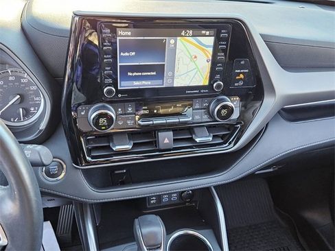 Used 2022 Toyota Highlander XLE image 18