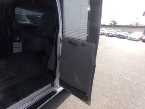 Used 2010 GMC Savana 1500 w/ Preferred Equipment Group image 18