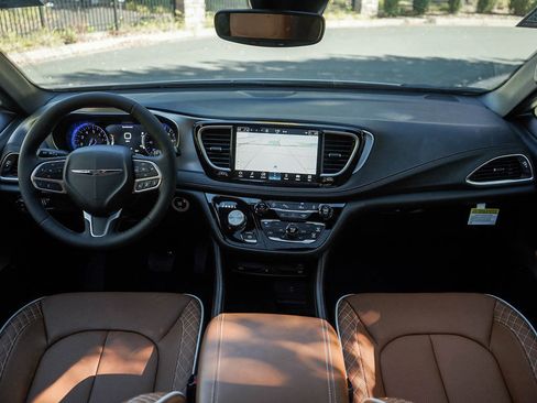 New 2026 Chrysler Pacifica Pinnacle image 14