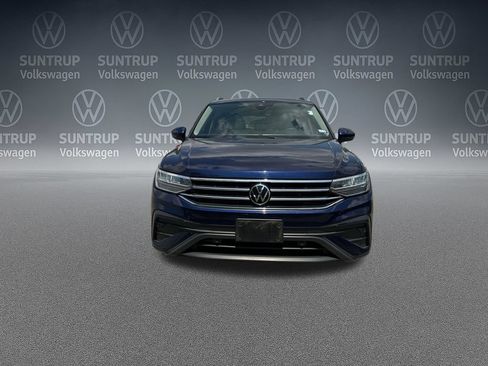 Used 2023 Volkswagen Tiguan SE w/ Panoramic Sunroof Package FWD image 11