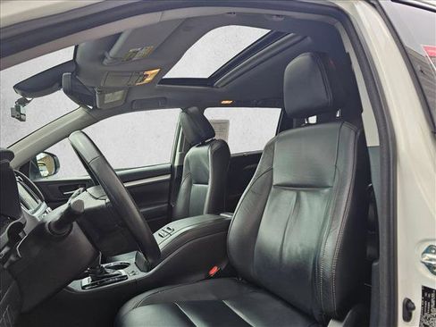 Used 2018 Toyota Highlander XLE AWD/4WD image 19