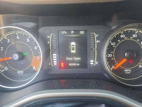 Used 2015 Jeep Cherokee Latitude w/ Comfort/Convenience Group AWD/4WD image 5