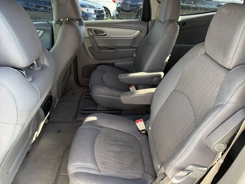 Used 2016 Chevrolet Traverse LT FWD image 16