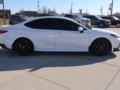 Used 2025 Toyota Camry SE w/ Multimedia Upgrade Package image 4