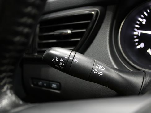 Used 2021 Nissan Rogue Sport SV FWD image 39