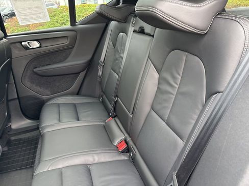 Certified 2023 Volvo XC40 B5 Plus w/ Driver Assist Package AWD/4WD image 38