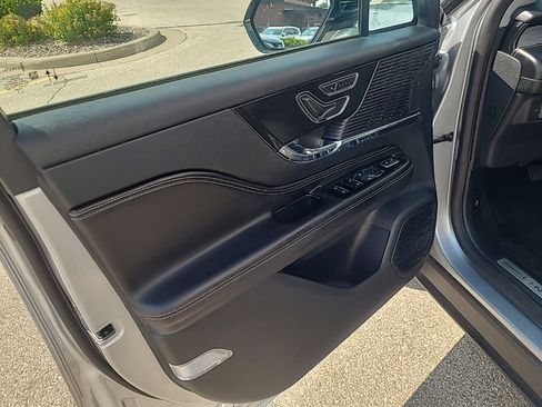 Used 2022 Lincoln Corsair AWD w/ Premium Package image 11